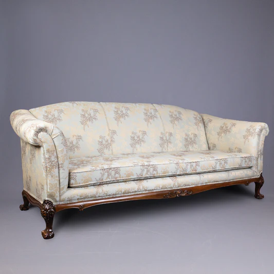 LUXURY LIVING STARTS HERE