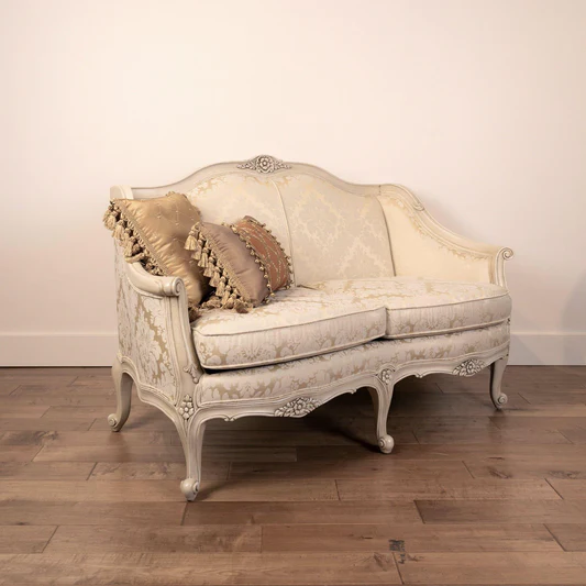 LUXURY LIVING STARTS HERE